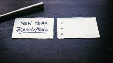Cards, one with New Year Resolutions and one with empty bullet points.