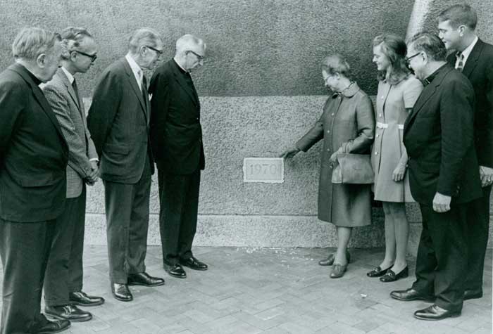 Members of the Lauinger Family and university administrators at the Library's cornerstone laying ceremony