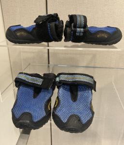 Blue and black booties worn by Jack