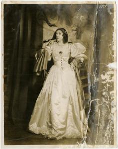 Photograph of actor Agnes Lauchlan as Lady Fidget in a 1934 production of "The Country Wife" by William Wycherly