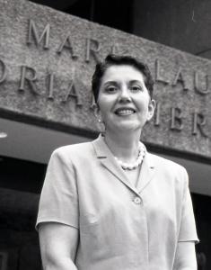 Artemis Kirk stands in front of the entrance of Lauinger Library