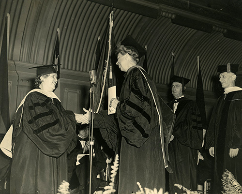 photograph of Neira de Calvo with Eleanor Roosevelt